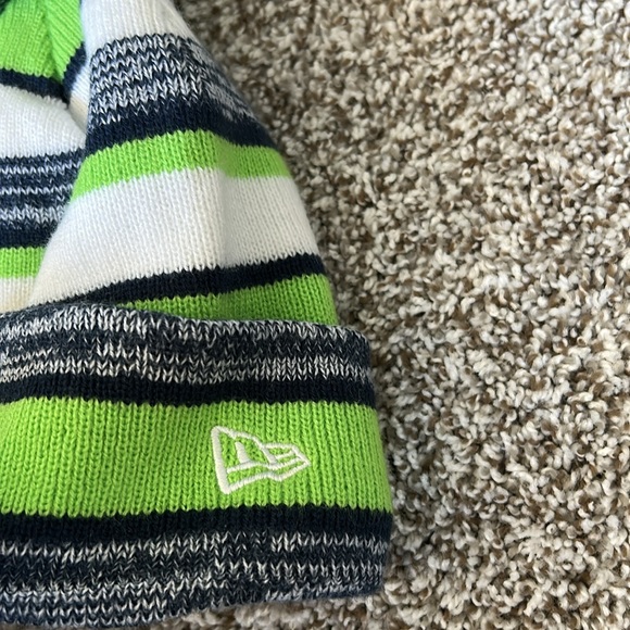 NFL New Era Seattle Seahawks Lined Beanie - Picture 7 of 7